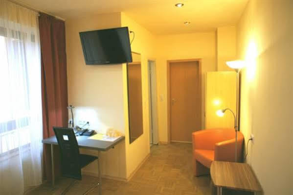 City Hotel MHG Exterior photo